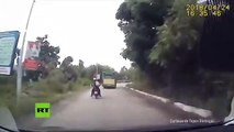 Así fue este violento choque de 2 motos en una carretera de Vietnam