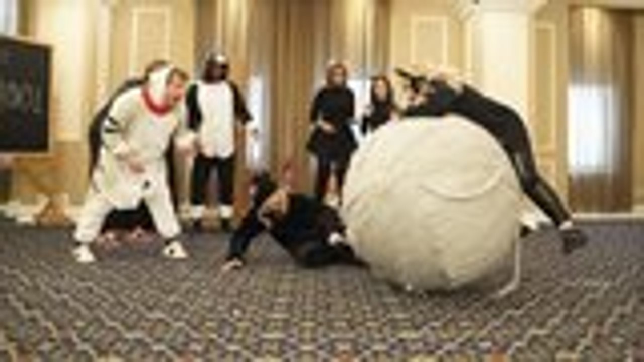 Taylor Swift, James Corden and Cast of 'Cats' Take "Cat School" | THR News