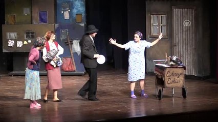 Konya Devlet Tiyatrosu "Kasetçi" oyununu sahneledi