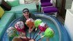 Lina Dev Balkon Havuzunda Babasıyla Lolipop Arıyor | Eğlenceli Çocuk Videosu
