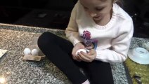Lina Babasına Boyalı Yumurtadan Dondurma Şakası Yaptı | Ice Cream Videos Funny Kids Video