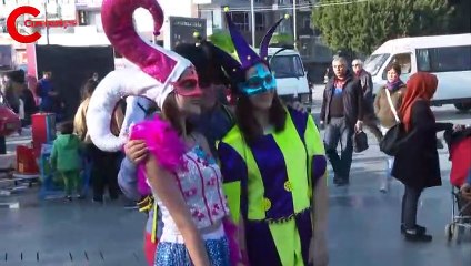 Antalya'ya 'kar' yağdıran renkli yılbaşı festivali