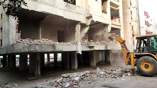 माफियाओं पर इंदौर प्रशासन सख़्त, निखिल कोठारी की पार्टनरशिप की मल्टियों पर कार्यवाही