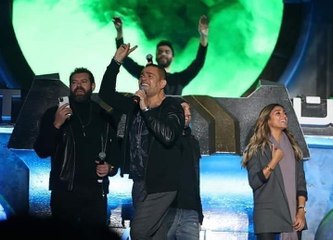 عمرو دياب يطلب من دينا الشربيني الصعود على المسرح.. وموقف محرج يفاجئها