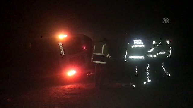 Hafif ticari araç şarampole devrildi: 1 ölü, 4 yaralı