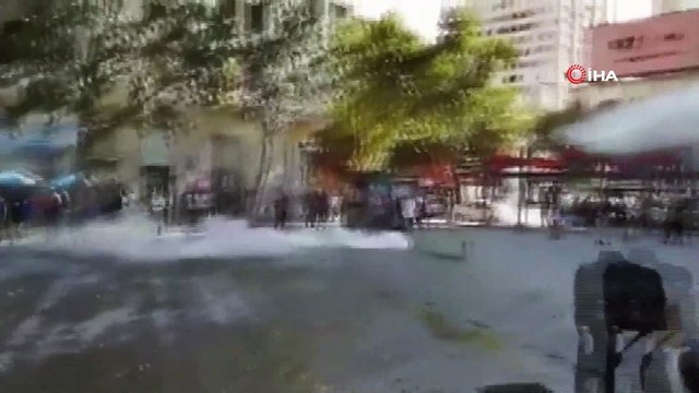 - Şili’de bir protestocu, iki tomanın arasında ezilerek ağır yaralandı- Başkent Santiago'daki protestolarda tansiyon düşmüyor