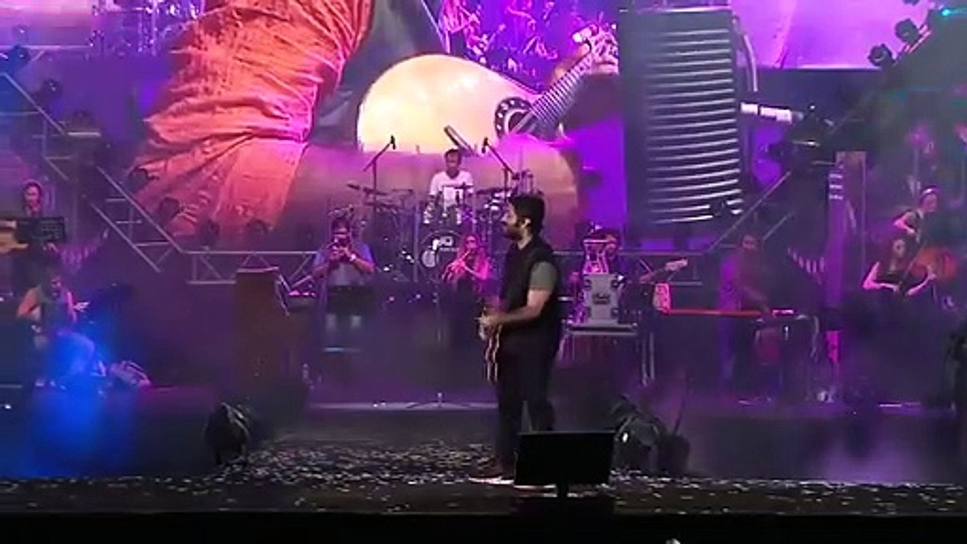 ⁣Arijit_Singh_Giving_Flying_Kiss  to_Fan_Girl_and_She_Got_Emotional viral girl tiktok