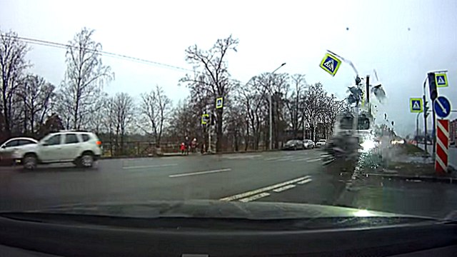 Un jeune percute 15 voitures en Audi A7