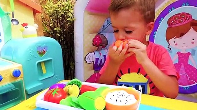 Истории о том, как Влад и Никита играют в кафе. ديانا لديها وحش أسفل سريرها - ديانا خائفة من الوحش الذي أسفل سريرها، لكن الوحش هو نفسه روما ويحاول إخافتها! Vlad and Nikita - Diana and Roma - Nastya Stacy Toys for kids