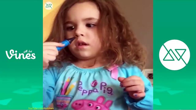 اتحداك ما تضحك #1 -try not to laugh challenge #1 ديانا لديها وحش أسفل سريرها - ديانا خائفة من الوحش الذي أسفل سريرها، لكن الوحش هو نفسه روما ويحاول إخافتها!