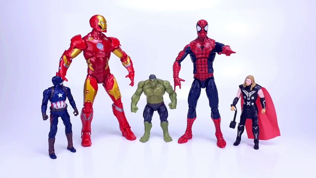 الأبطال الخارقين إنقاذ آلات BRUDER من الديناصورات. ديانا لديها وحش أسفل سريرها - ديانا خائفة من الوحش الذي أسفل سريرها، لكن الوحش هو نفسه روما ويحاول إخافتها!