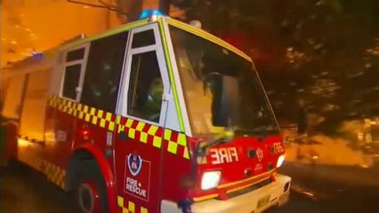 Más de 100 focos incendian el estado más poblado de Australia