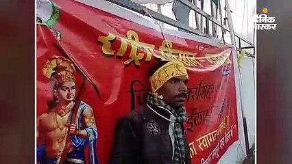 किसानों ने सांकेतिक फांसी लगाकर जताया विरोध