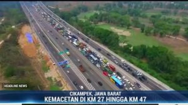 Pantauan Udara Macet di Tol Layang Jakarta-Cikampek II