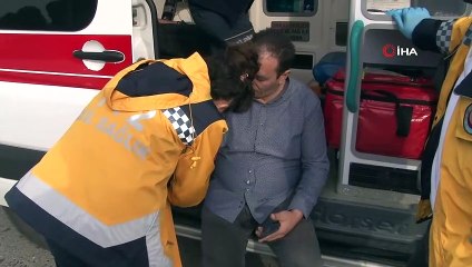 Sancaktepe’de minibüs ile otomobil birbirine girdi: 5 yaralı