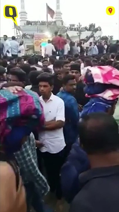Muslim Protesters Make Way For Sabarimala Pilgrims