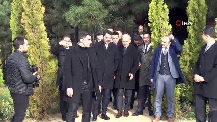 Bakan Kurum, gençlerle voleybol oynadı