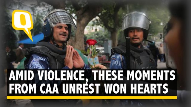 Amid Lathi-Charge and Stone-Pelting, 'Humane' Moments From CAA Protests Won Our Hearts
