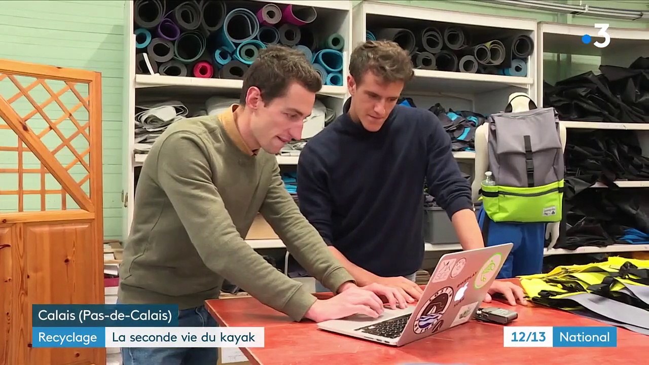 Pas-de-Calais : trois jeunes transforment des kayaks usagés en sac à dos