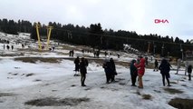 Bursa uludağ'da kar eriyince tatilciler hayal kırıklığına uğradı