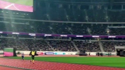 Usain Bolt regresa con unos kilos de más en la inauguración del Estadio Olímpico de Tokio