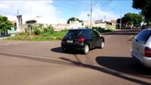 Carro e moto batem na Rua Souza Naves