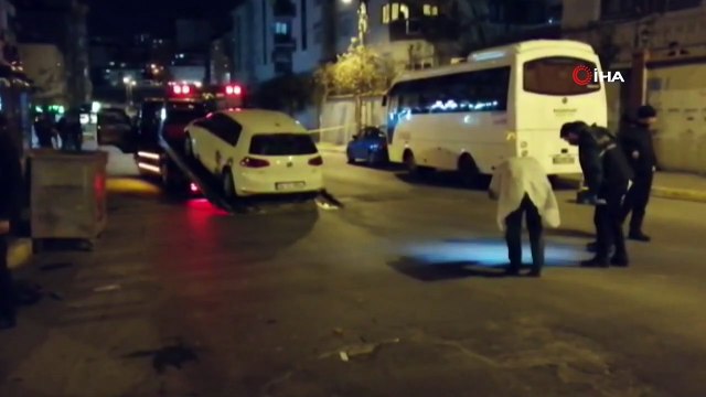 Seyir halindeki aracı durdurup kurşun yağmuruna tuttular