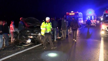 İki otomobil çarpıştı: 1'i ağır 5 yaralı - SAKARYA