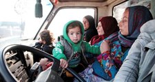 İdlib'den göç eden 80 bin Suriyeli, Türkiye'ye alınmayacak