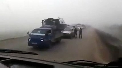 إدلب تحت النار.. شاهد موجة النزوح المؤلمة لأهالي بسبب القصف الروسي (فيديو)