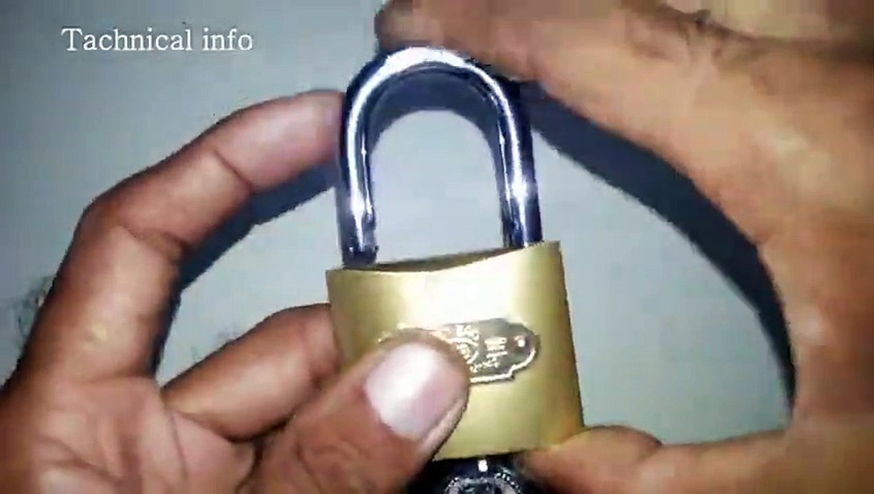 3_Ways_Open_a_Lock_with_Safety_Pin.compressed