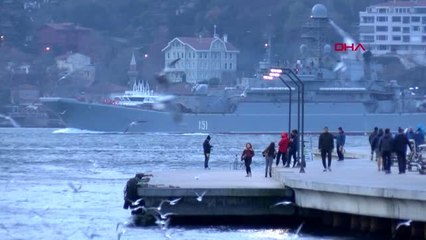 Rus savaş gemisi 'azov' istanbul boğazı'ndan geçti