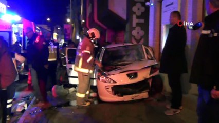 Ayvalık’ta traktör ile özel otomobil çarpıştı: 5 yaralı