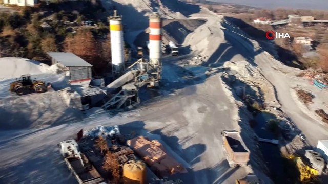 - Ege’nin dev projesi ‘Honaz Tüneli’nde sona yaklaşıldı- Honaz Tüneli projesi bittiğinde Denizli, Antalya, Ankara ve Muğla’ya direkt bağlanacak- Ege’nin göz bebeği Honaz Tüneli projesini İHA havadan görüntüledi- Tünelde iç...