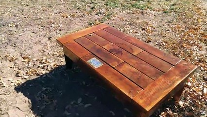 Cette table n'est  pas une simple table mais un coffre aux trésors