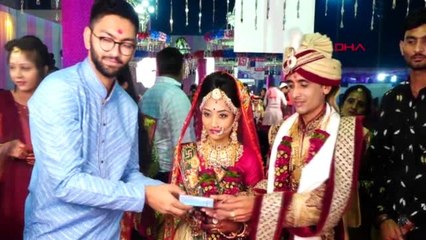 Hindistan'da iş adamı 271 çifti tek törende evlendirdi