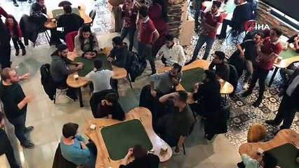 Muhabbet için değil, altın kazanmak için çekirdek çitlediler