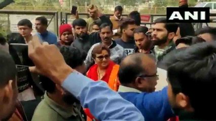 'आतंकी वापस जाओ' के नारों पर बोलीं प्रज्ञा ठाकुर- वो सब दोशद्रोही, मैं चुप नहीं बैठूंगी