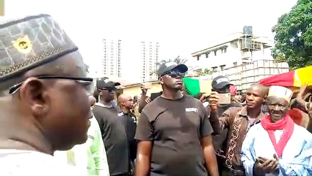 Funerailles des victimes de la marche du 14 novembre : Dalein fait son entrée à la mosquée de Bambeto