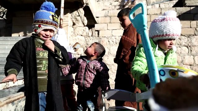 نازحون جدد يفرون تجدد القصف متوجهين إلى المجهول في شمال غرب سوريا