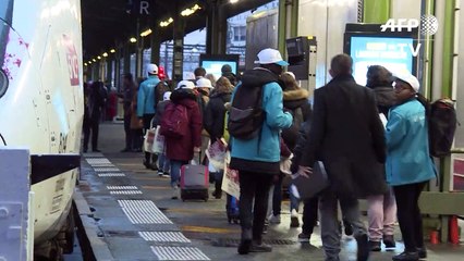 Download Video: Verkehrschaos in Frankreich: Sonderzug für allein reisende Kinder