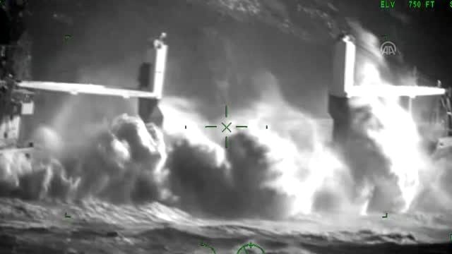 12 kişilik mürettebat, İtalya Sahil Güvenlik kuvvetlerinin düzenlediği operasyonla kurtarıldı - ROMA