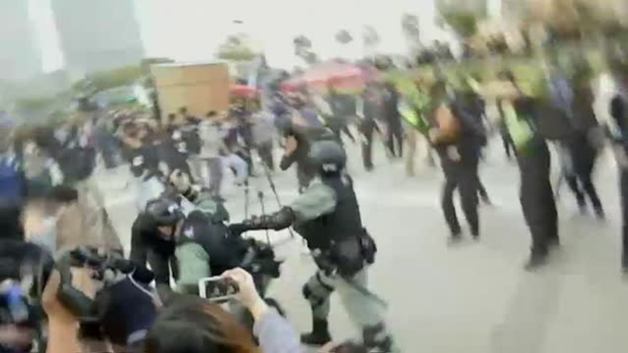 Batalla campal en Hong Kong tras una manifestación en apoyo a los uigures chinos