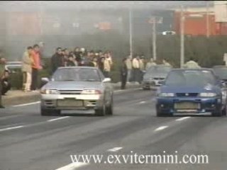 2 Skylines street racing in Japan (drag race)