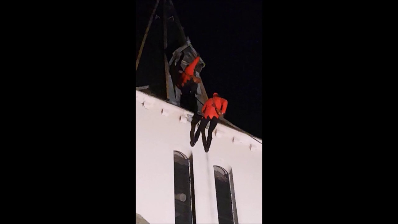 Le Creusot : le père Noël est descendu du clocher de l’église Saint-Charles