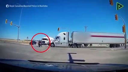 Un camionero ocasiona este horrible accidente por conducir utilizando el móvil