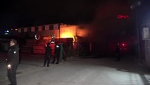 Hurdalıkta çıkan yangın, 2 fabrikaya sıçradı - 2