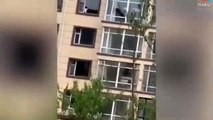 ¡Terrible!: Este niño se pasea por una ventana de una quinta planta