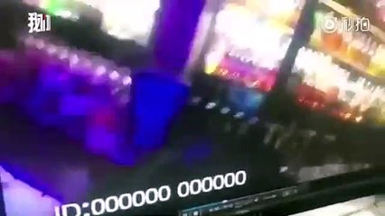 Una mujer china rechaza y deja 315.000 dólares en un bar por "no ser suficientes" como compensación tras dejarla su novio