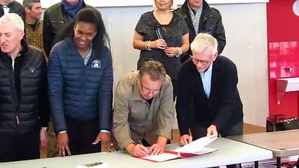 Muriel Hurtis signe une convention avec ALPHA PROVENCE SPORTS A TRETS 21dec2019